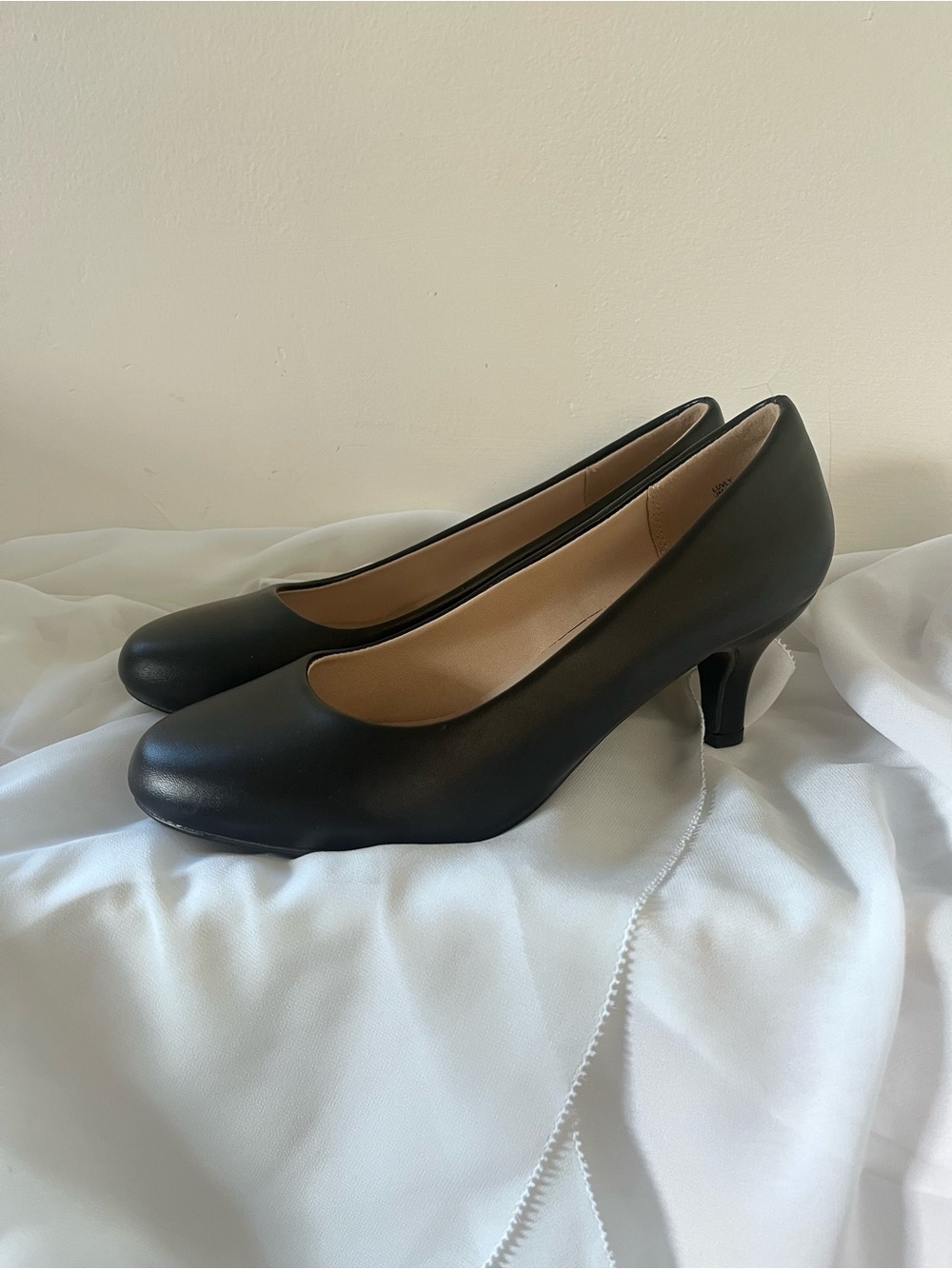 Dream Pairs LUVLY Black Round Toe Pumps Women’s Size 7 Low Heel